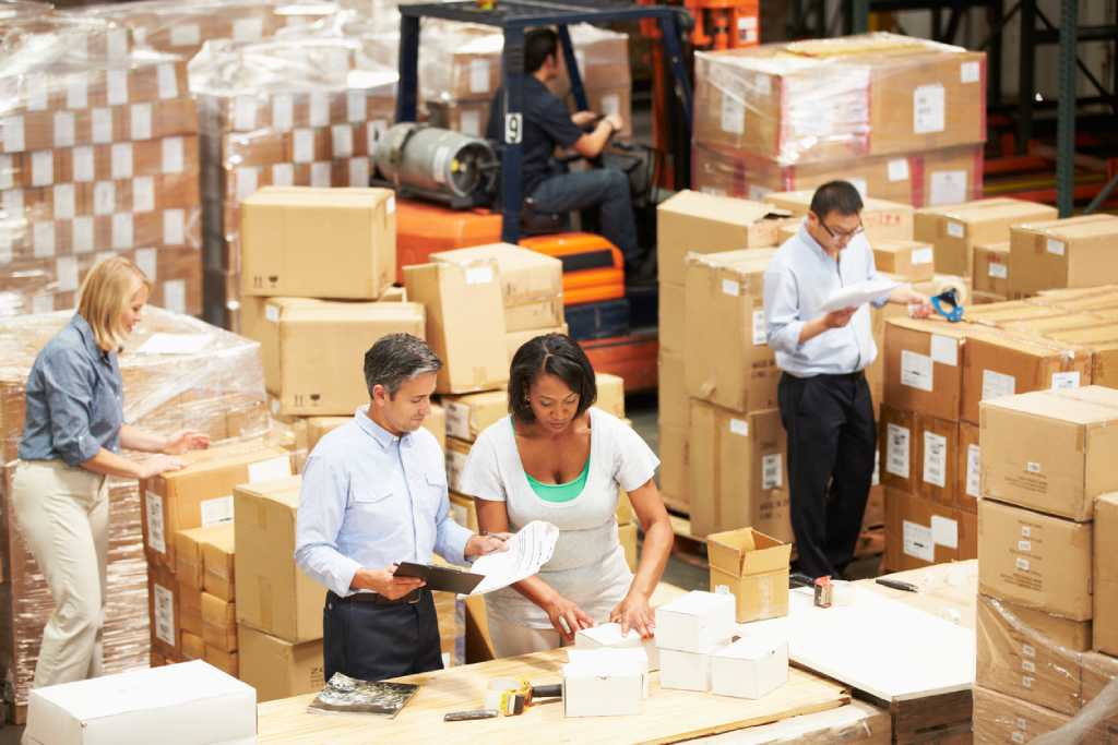 Packing ecommerce orders in warehouse
