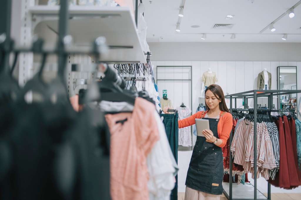 Retail inventory management checks in clothing store